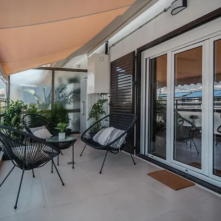 Modern In With Acropolis & Mt Lycabettus View