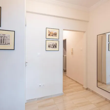 Modern In With Acropolis & Mt Lycabettus View Athens
